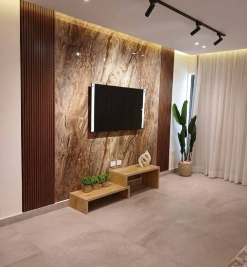 تنفيذ ديكور خلفيات شاشات في السعودية والرياض بتصاميم عصرية وخامات فاخرة مثل بديل الرخام والجبس بورد – أبو سلطان للديكورات.